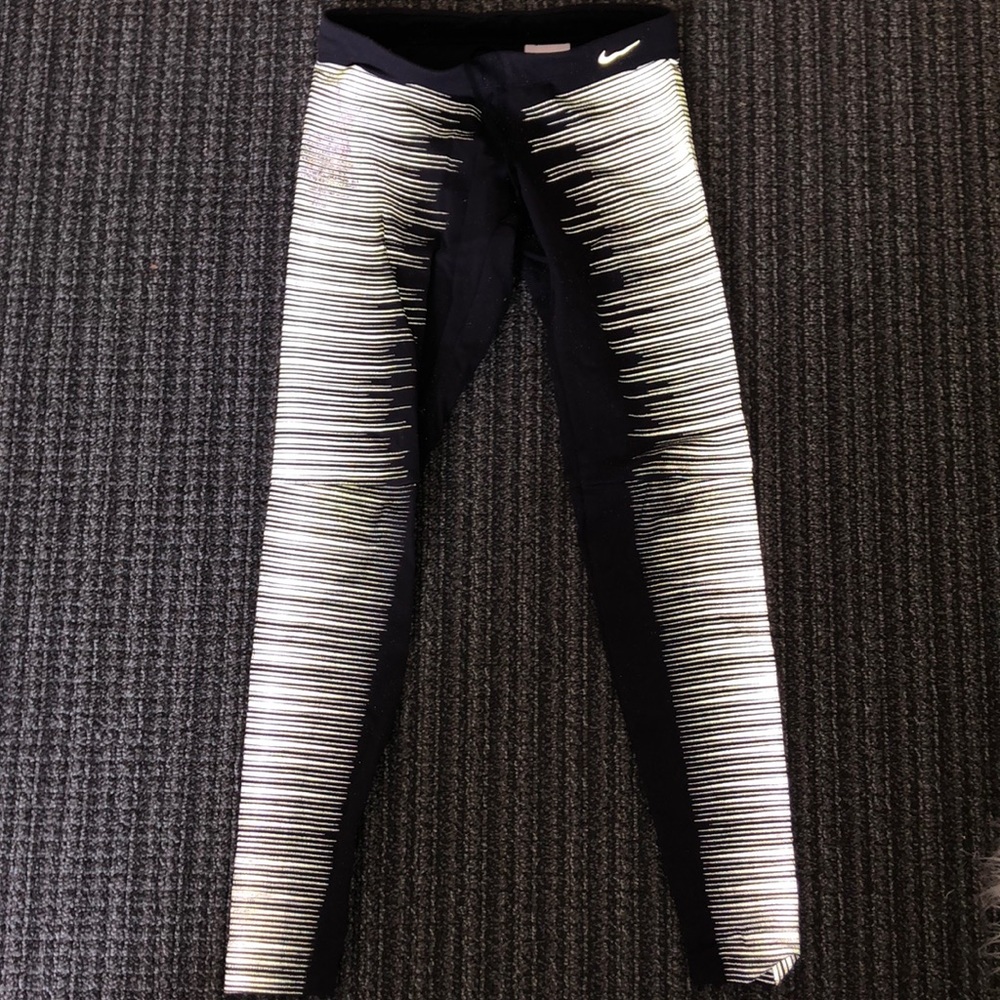 Nike Glow workout leggings